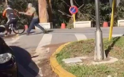 Un camioner agredeix un ciclista amb un martell per un incident de trànsit